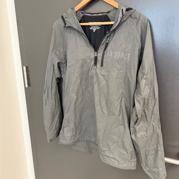 Race Face M EUC nylon lightweight biking Jacket with Hood and Quarter-Zip Design - Picture 9 of 16